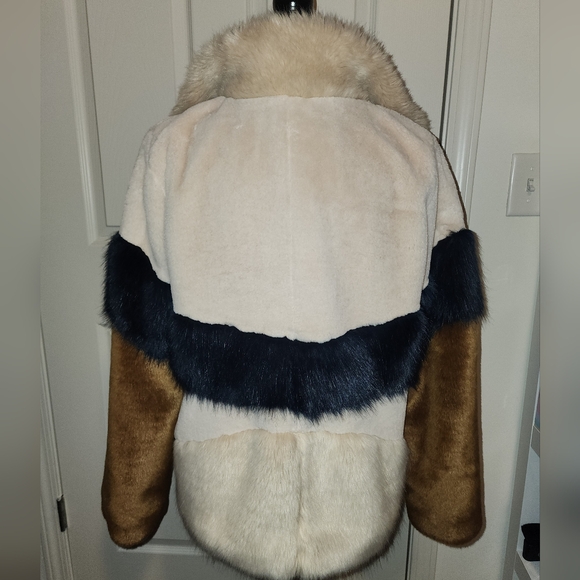 Zara Faux Fur Jacket -Basically Like new - Picture 3 of 3